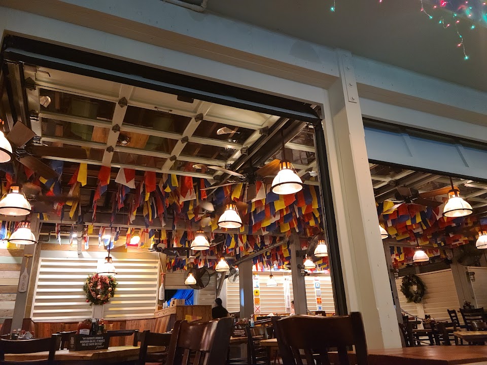 Boat House Bar & Grill